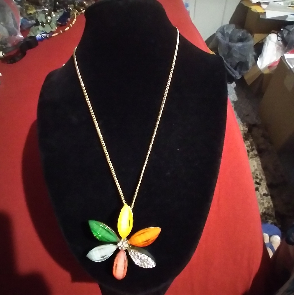 Used coming soon chain with pendant